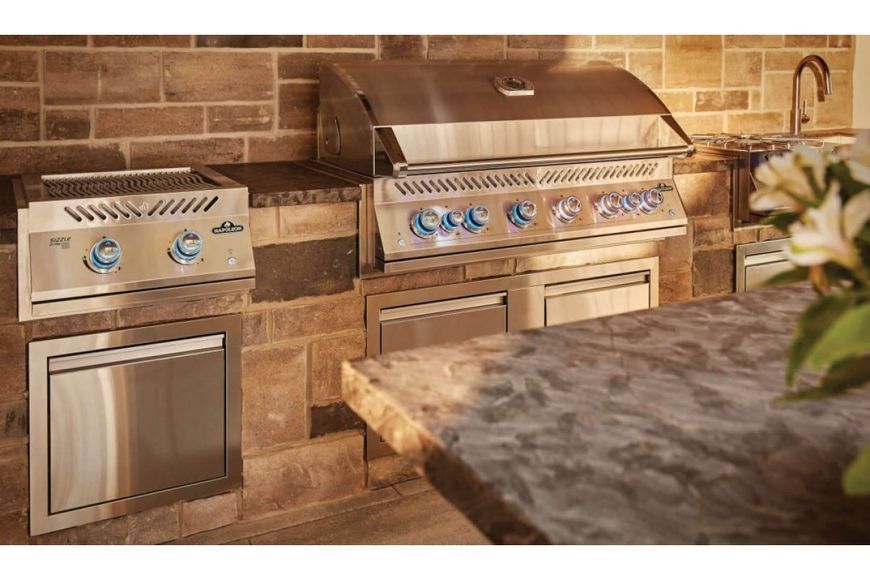 Двойная инфракрасная горелка SIZZLE ZONE Napoleon 700 Series для встраивания с освещением регуляторов и крышкой из нержавеющей стали BIB18IRPSS фото
